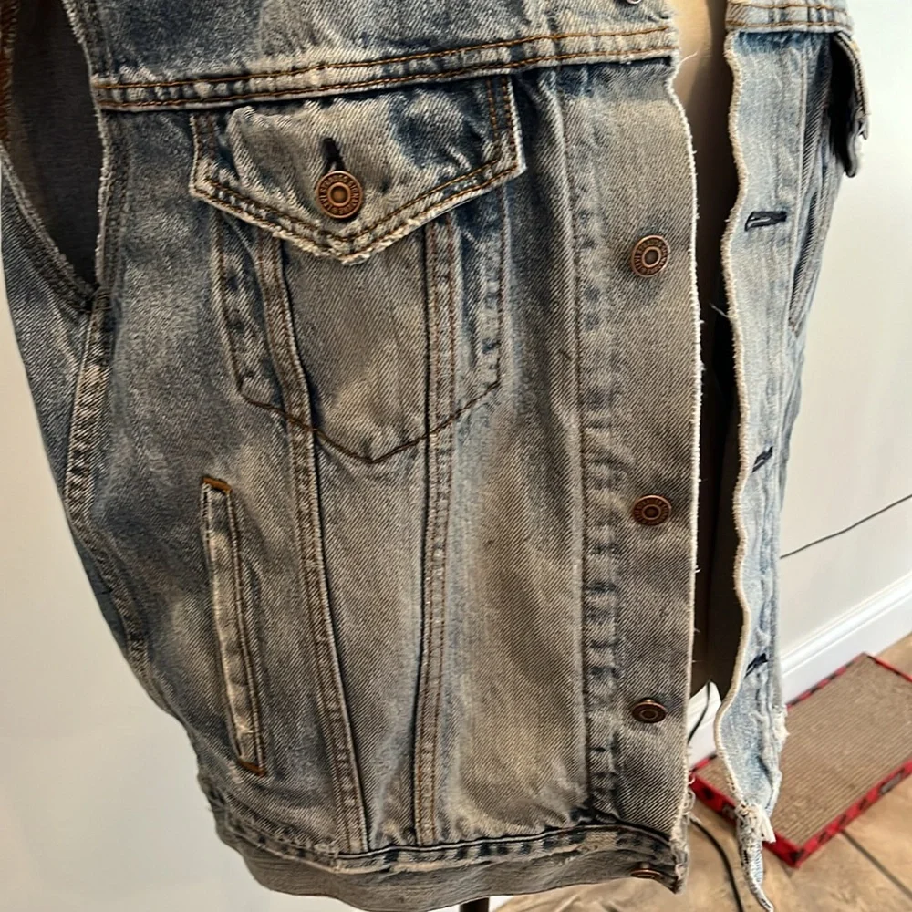 Levi Strauss signature destroyed denim vest. Size M - Picture 4 of 14